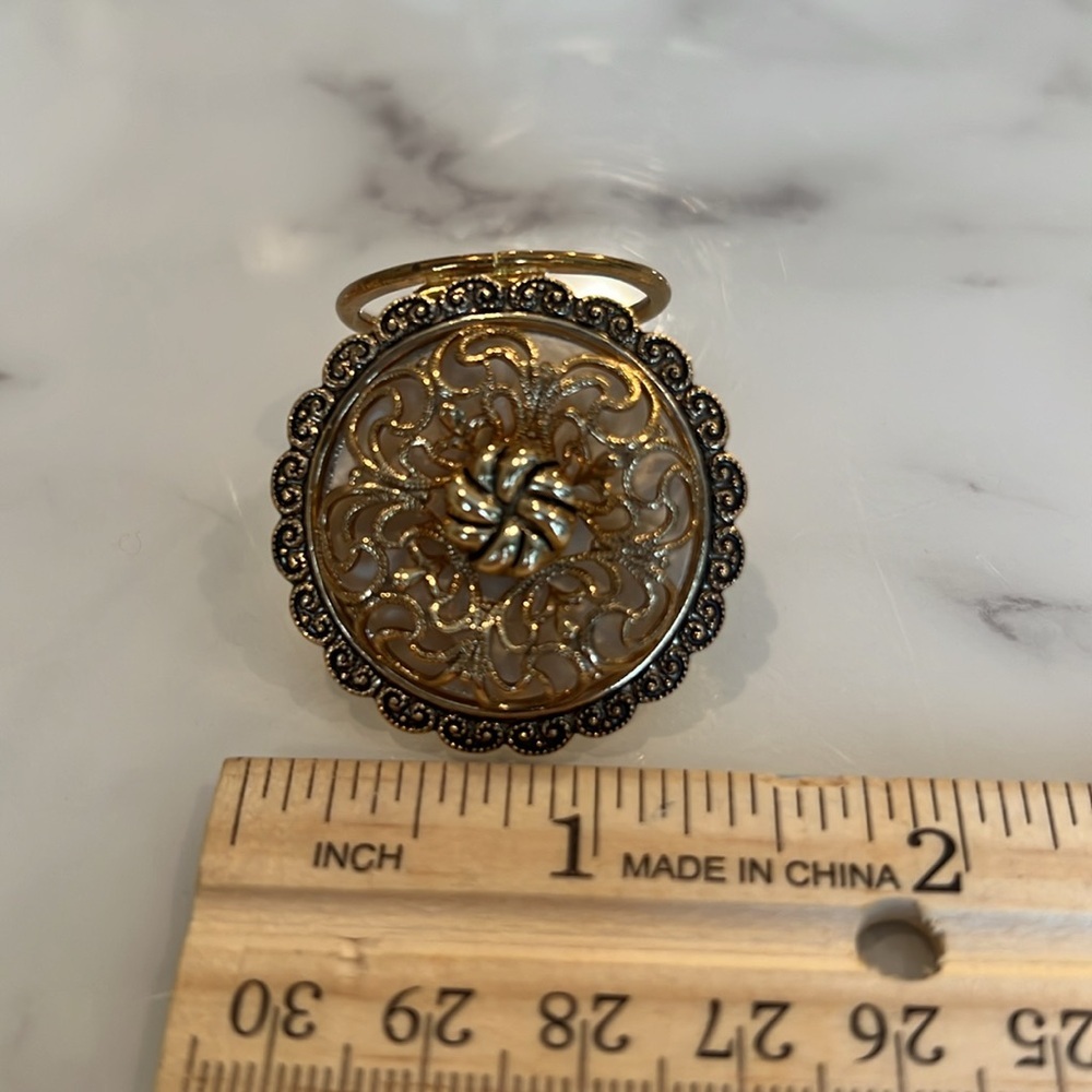 West Germany Vintage Scarf Clip, Filigree over Bakelite - Picture 4 of 4